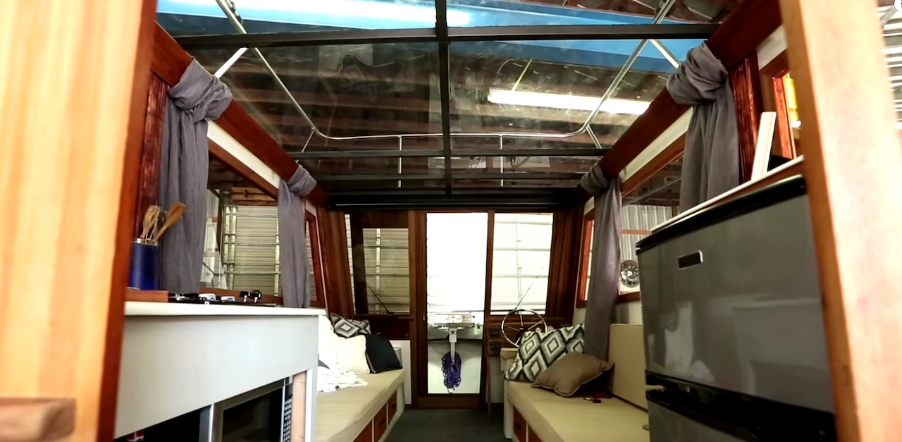 HPTN HOUSEBOAT