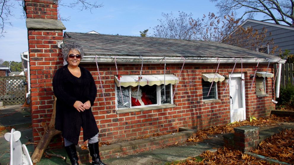 HT_little_house_homeowner_jef_150507_16x9_9921.jpg