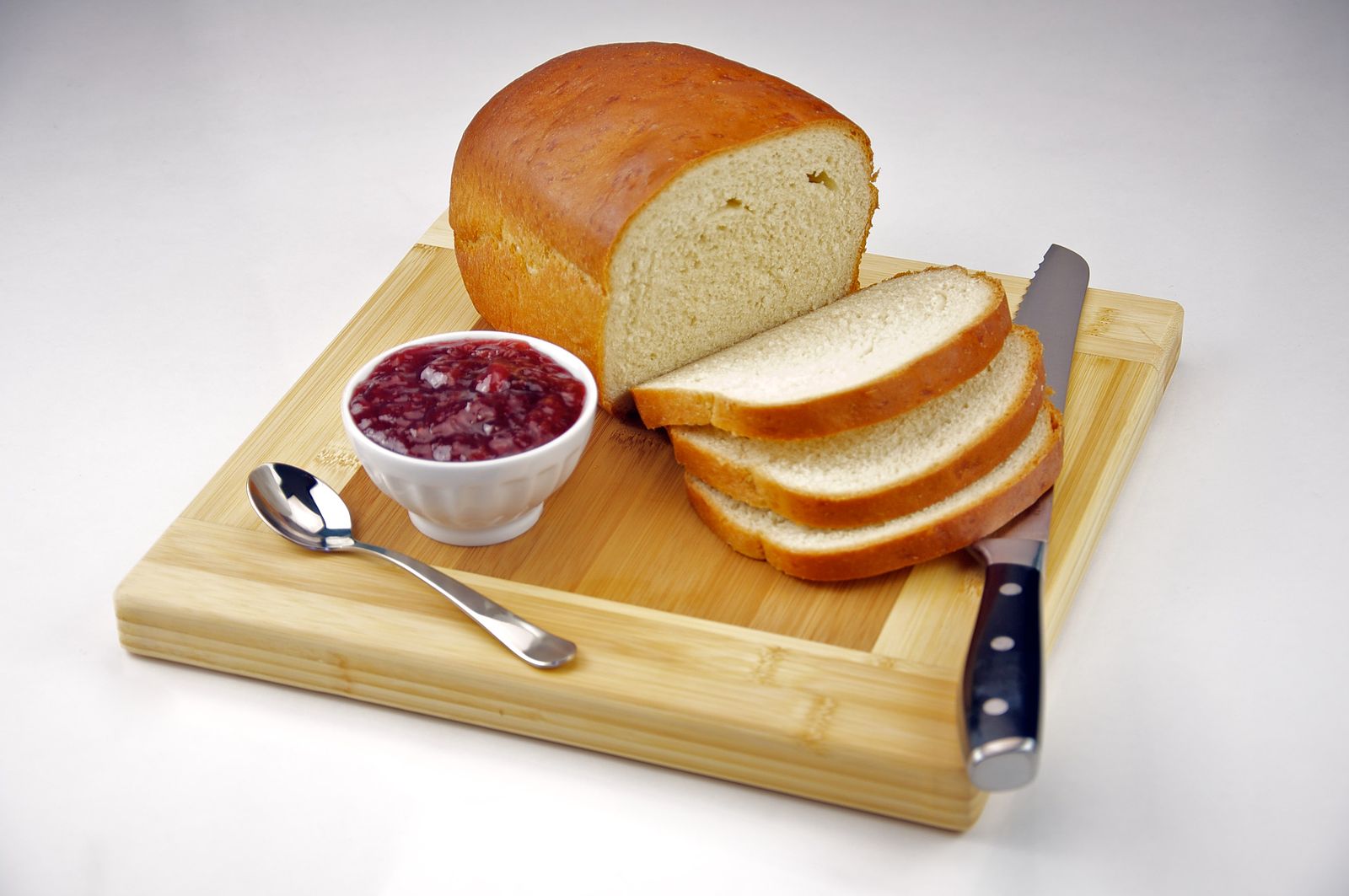 Homemade_White_Bread_with_Strawberry_Jam.jpg