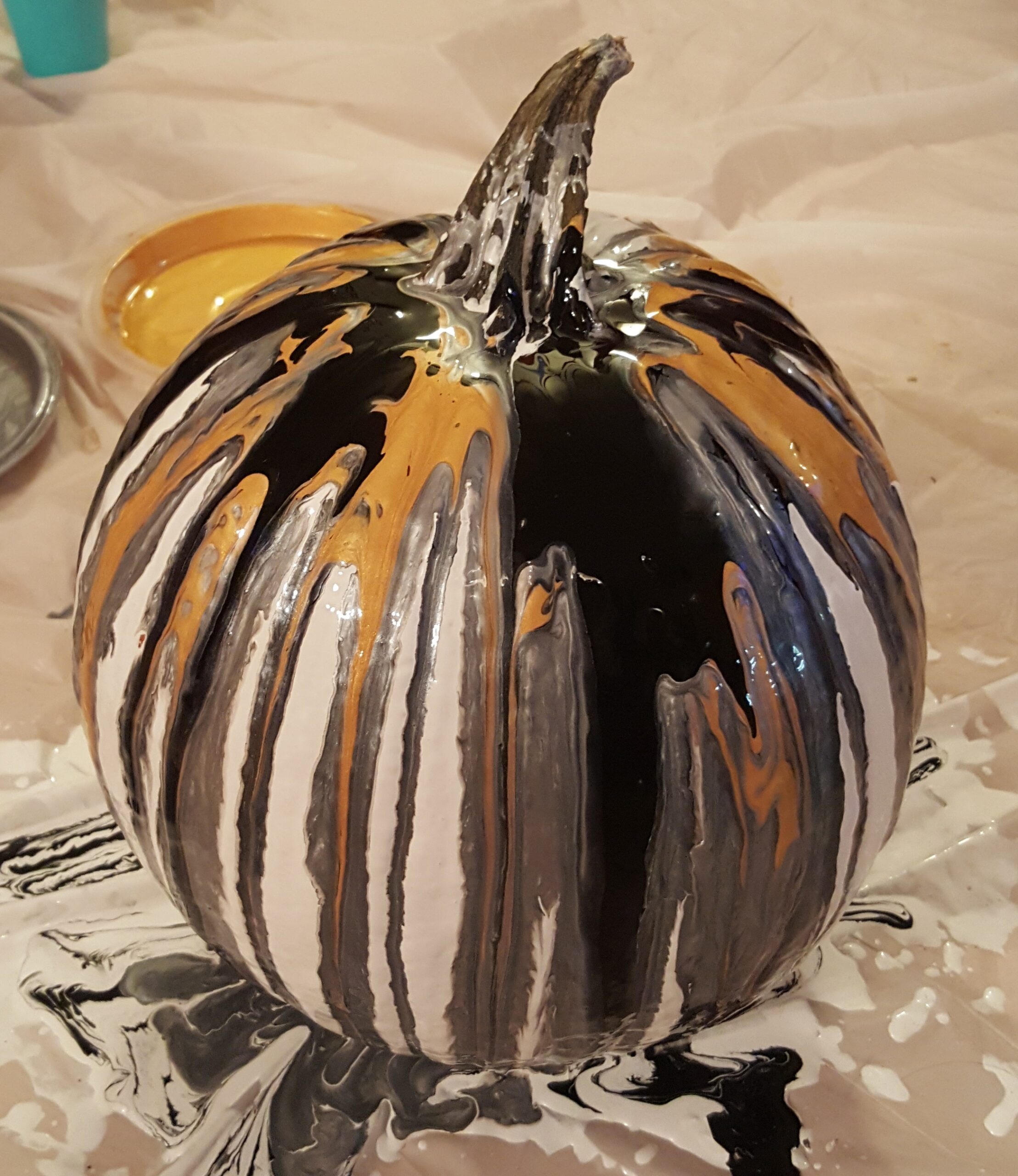 I-Made-Drip-Painting-Pumpkins-_-Desiree-O-_-LittleThings-_-6.jpg