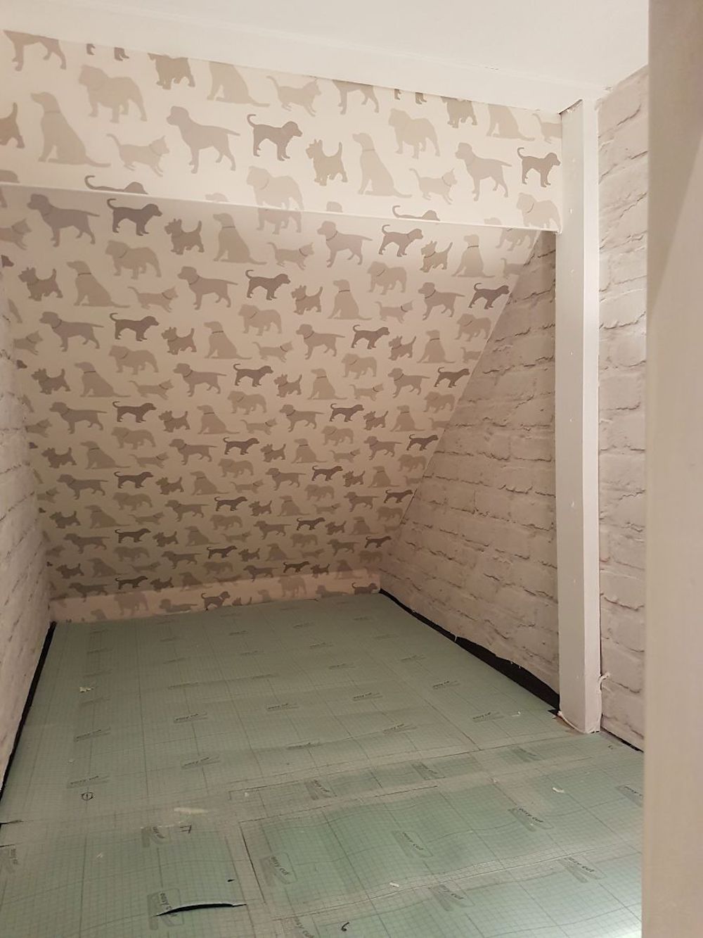 I-built-my-dog-a-Hairy-Paw-tor-room-under-the-stairs-and-it-turned-out-better-than-expected-5a65d816a9e6f__880.jpg