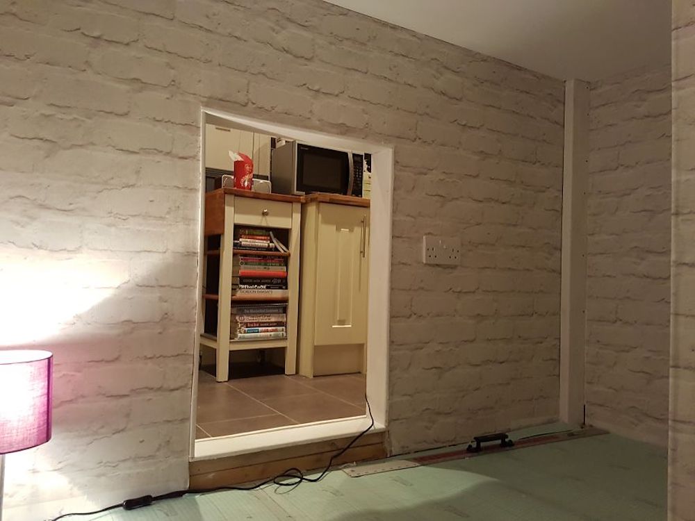I-built-my-dog-a-Hairy-Paw-tor-room-under-the-stairs-and-it-turned-out-better-than-expected-5a65d823eba53__880.jpg