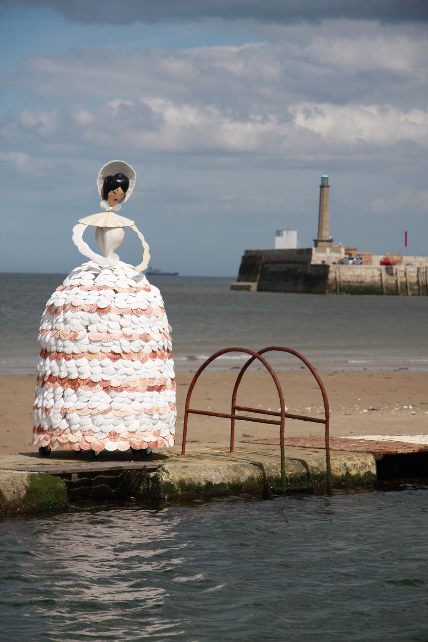 I-made-twelve-life-size-ladies-from-real-shells-11__880.jpg