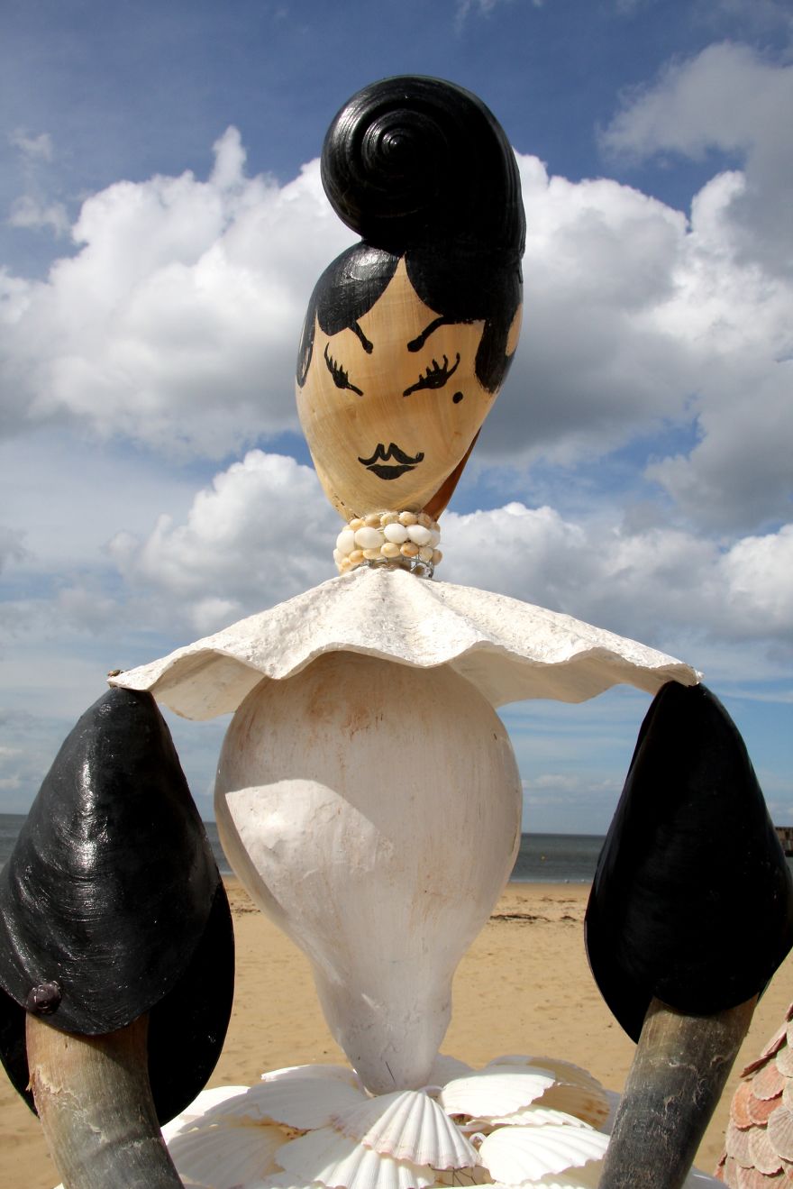 I-made-twelve-life-size-ladies-from-real-shells-8__880.jpg