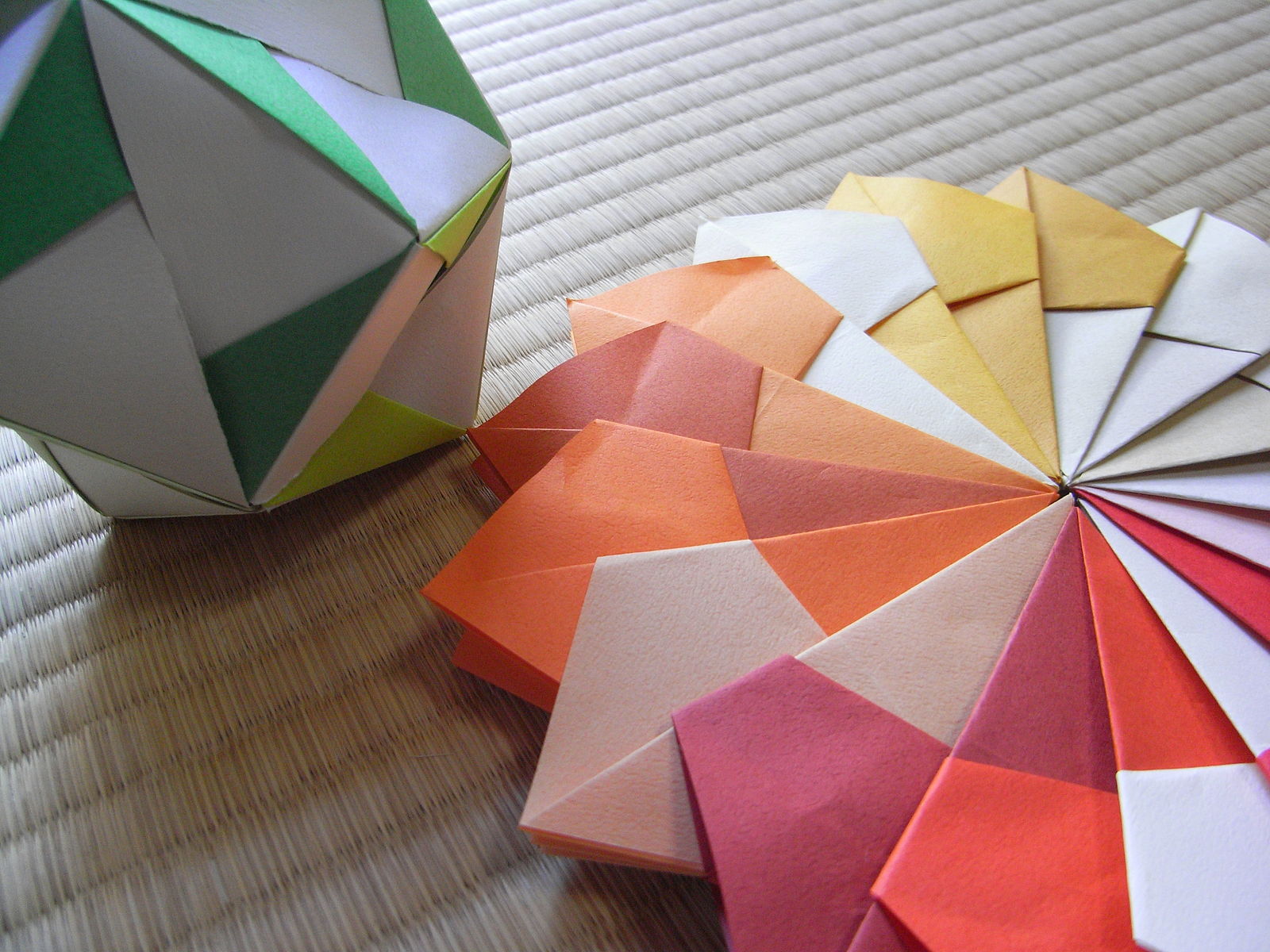 Image-2D_and_3D_modulor_Origami.jpg