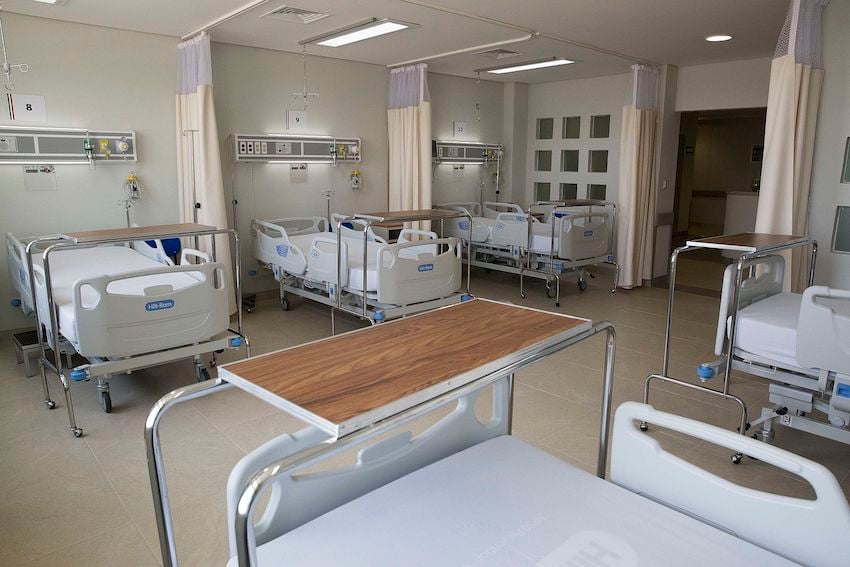 Inauguracio_n_del_Hospital_Regional_de_Apatzinga_n._20503993770-1.jpg Inauguracio_n_del_Hospital_Regional_de_Apatzinga_n._20503993770-1.jpg