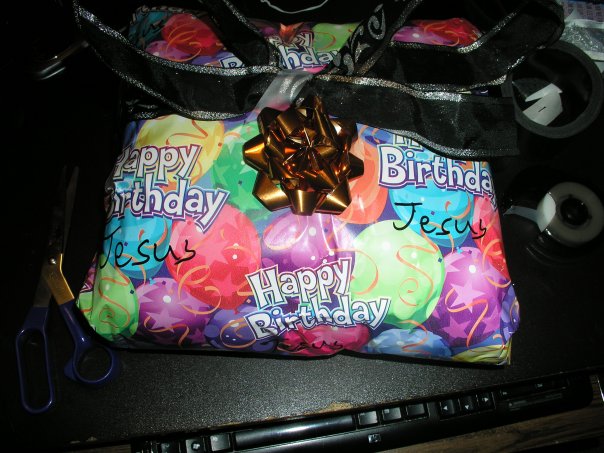 Just-saved-so-much-money-on-wrapping-paper-with-this-one-trick1.jpg
