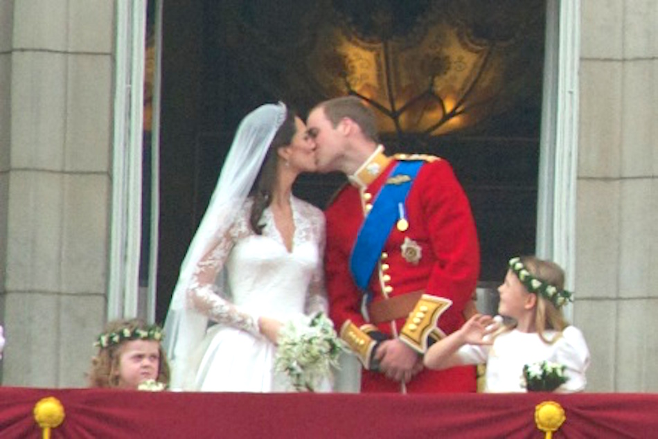 Kiss_Wedding_Prince_William_of_Wales_Kate_Middleton.jpg