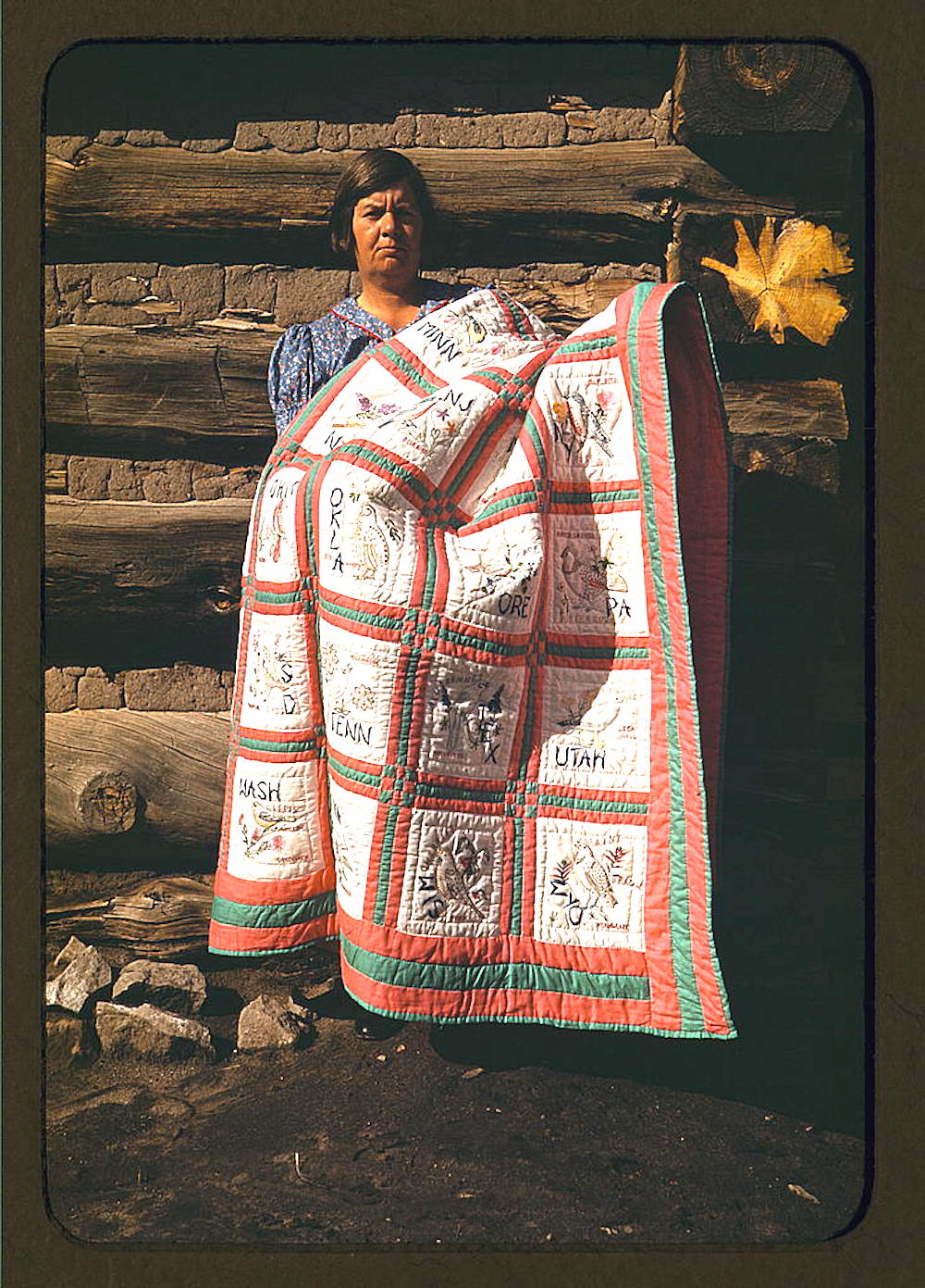 Lee-Russell-Mrs.-Bill-Stagg-with-state-quilt-which-she-made-Pie-Town-New-Mexico-1940-Oct.jpg