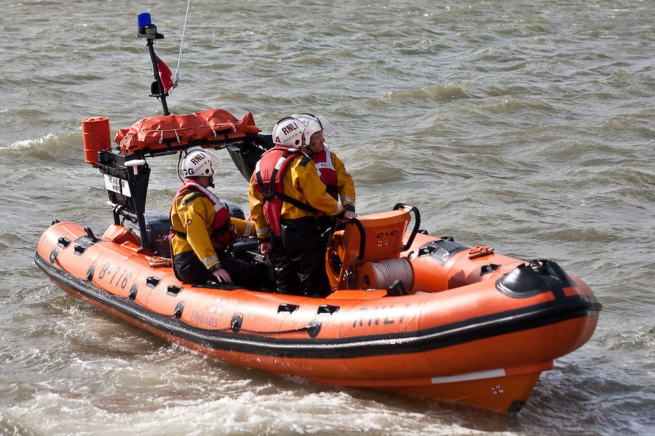 Leigh-on-Sea_Lifeboat_B776.jpg