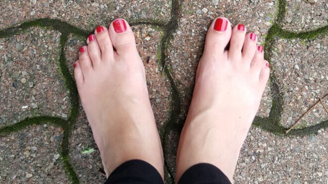 LittleThings _ Desiree O _ barefeet for a week _ featured