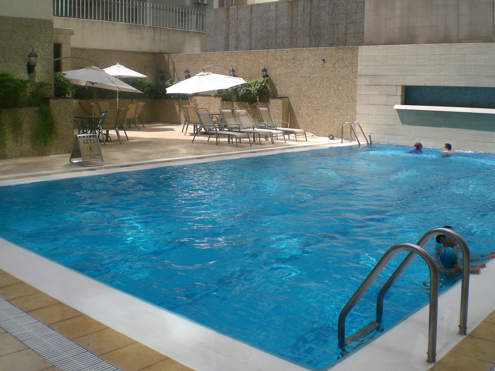 Macau_Grandview_Hotel_Swimming_Pool_Mo707.jpg