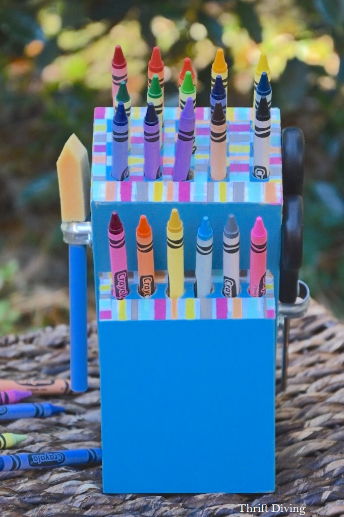 Make-a-DIY-Crayon-Holder-From-an-Old-Knife-Block-4.jpg