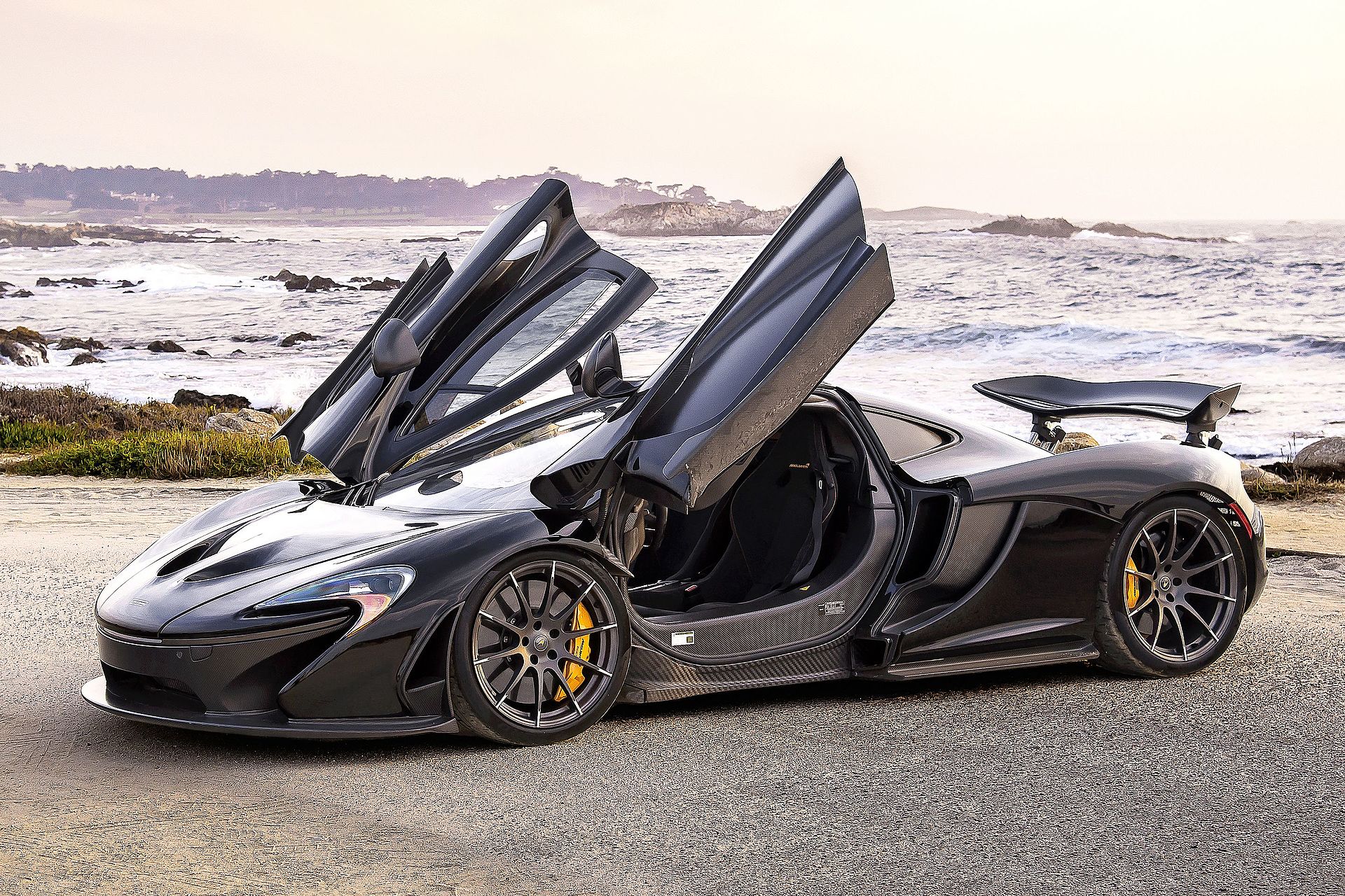 McLaren_P1Wikipedia.jpg