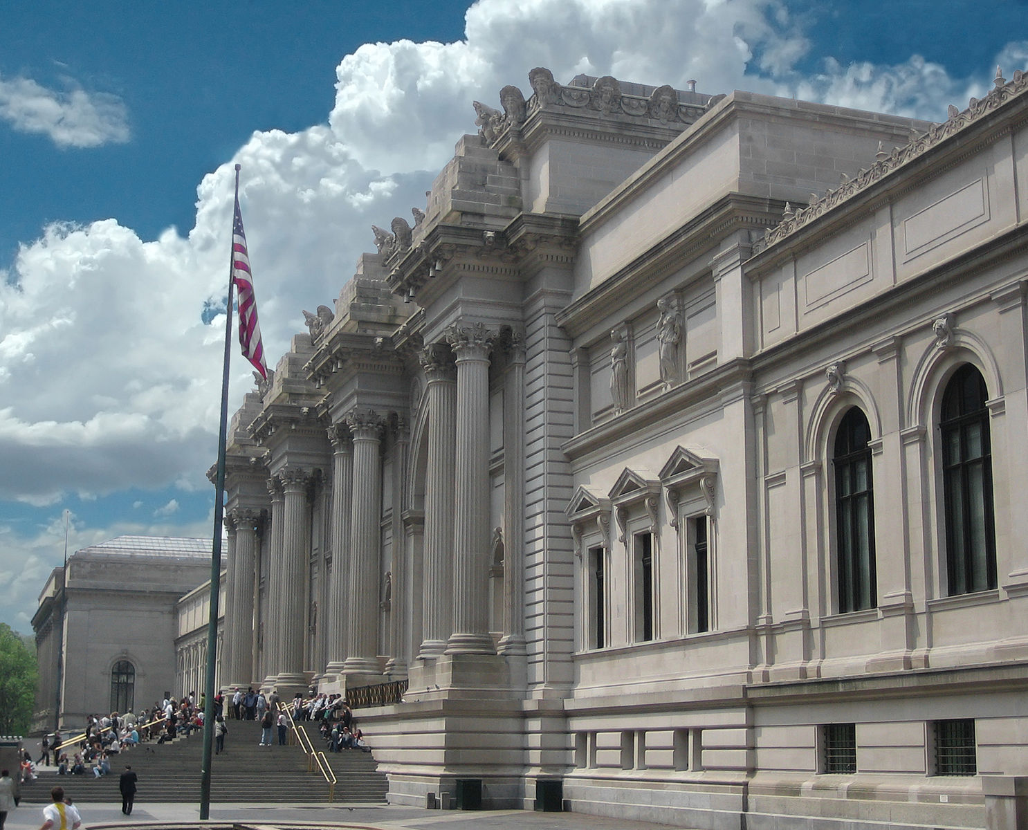 Metropolitan_Museum_of_Art_entrance_NYC.jpg