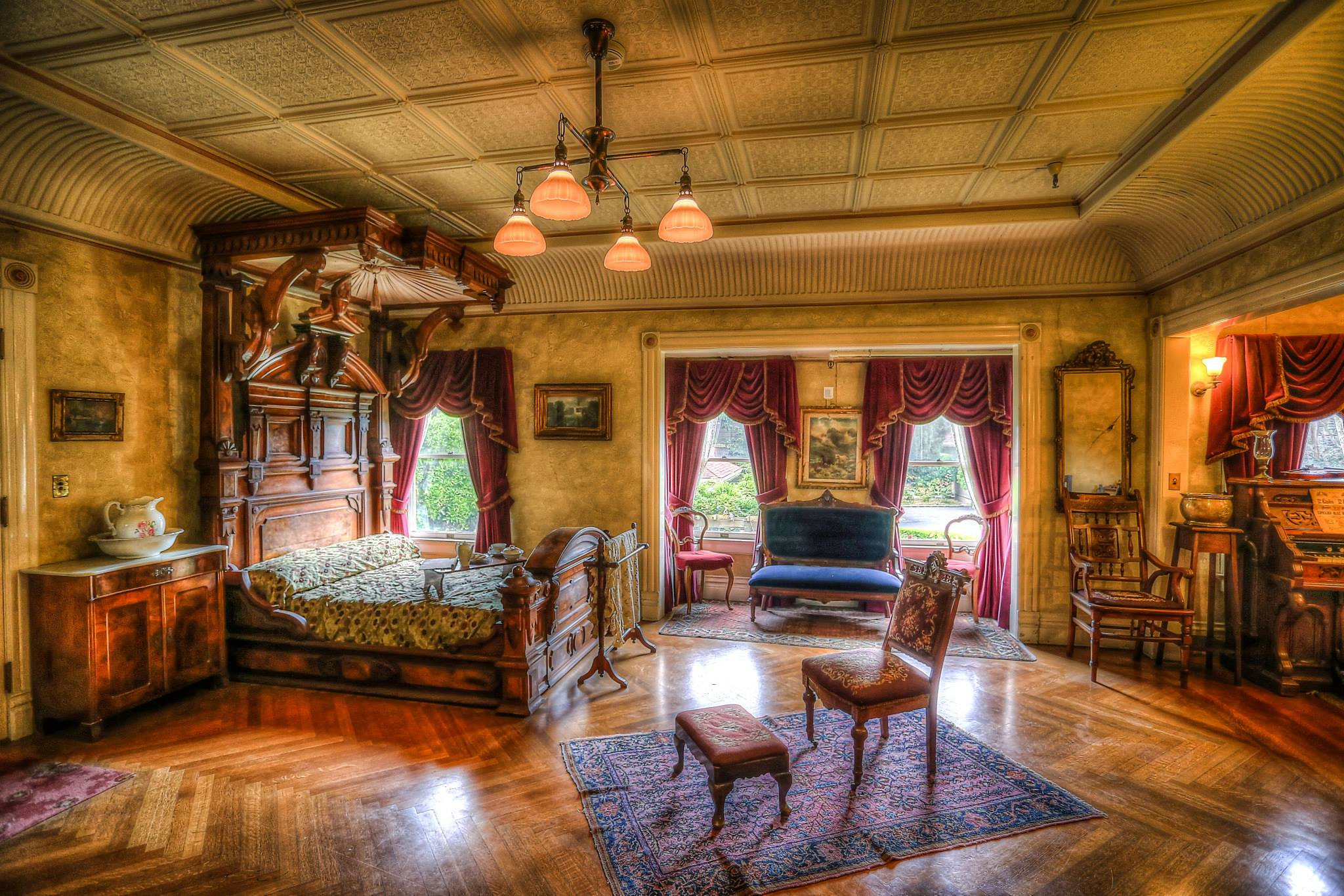 Mrs.-Winchesters-Main-Bedroom.jpg