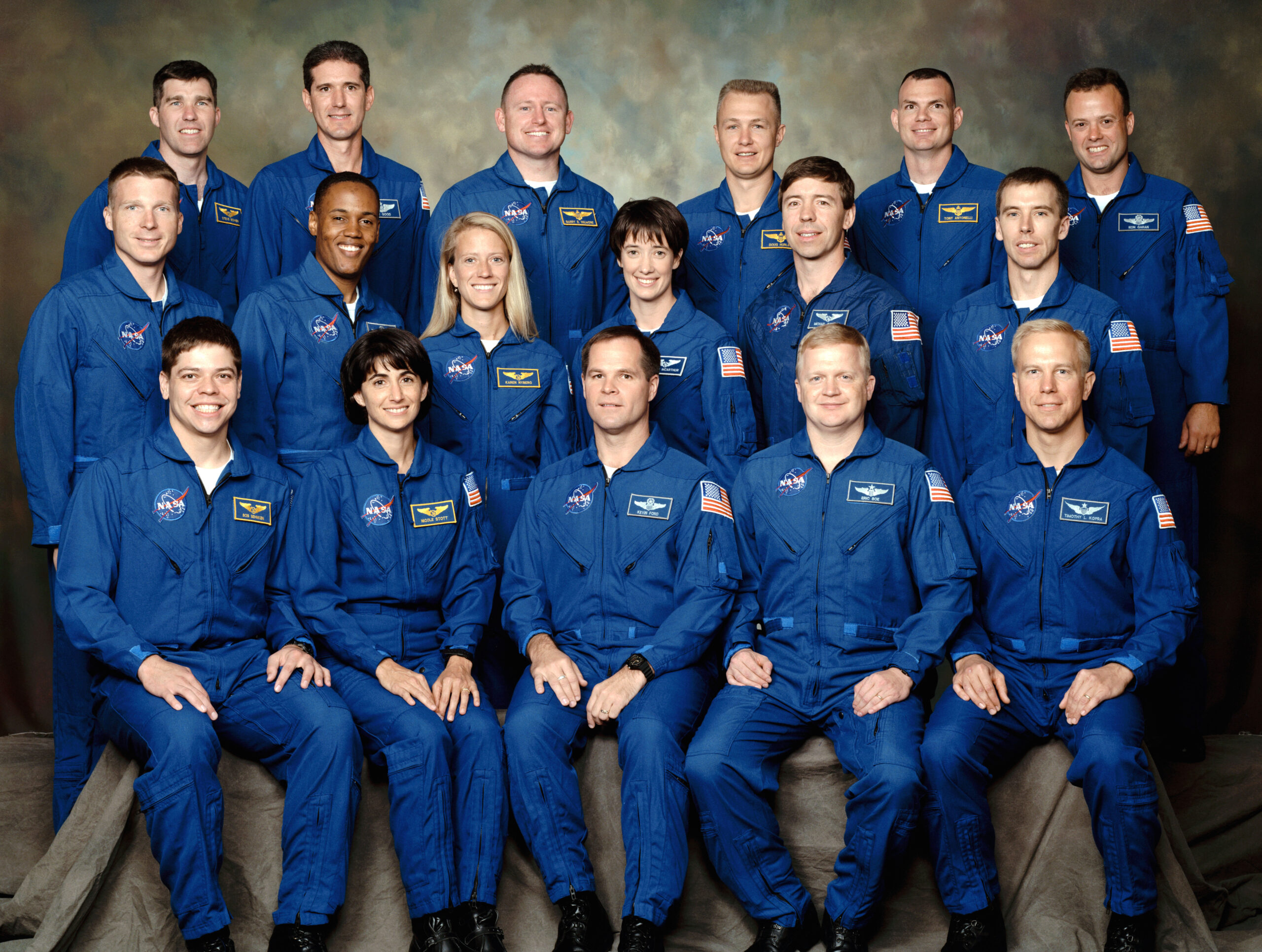 NASA_Astronaut_Group_18.jpg