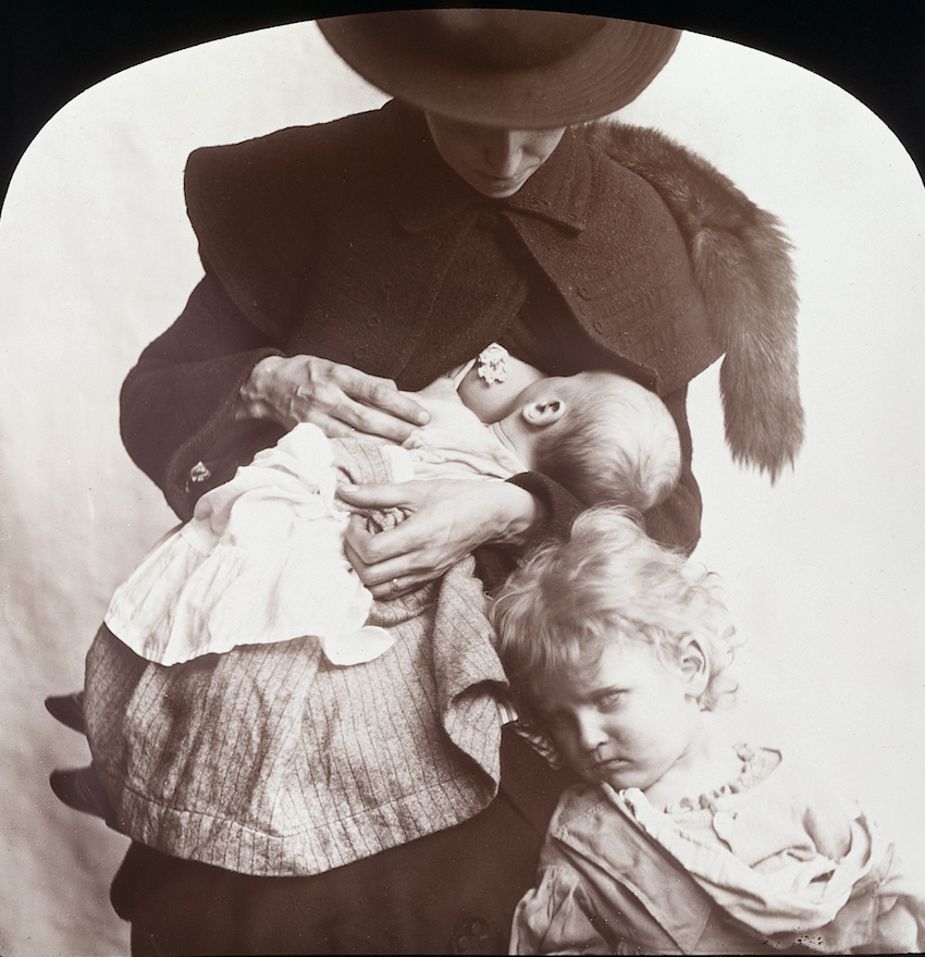 FASCINATING VINTAGE PHOTOS OF MOTHERS BREASTFEEDING REVEAL THE 1800S AND 1900S TREND FOR NURSING PORTRAITS – BEFORE THE PRACTICE BECAME TABOO