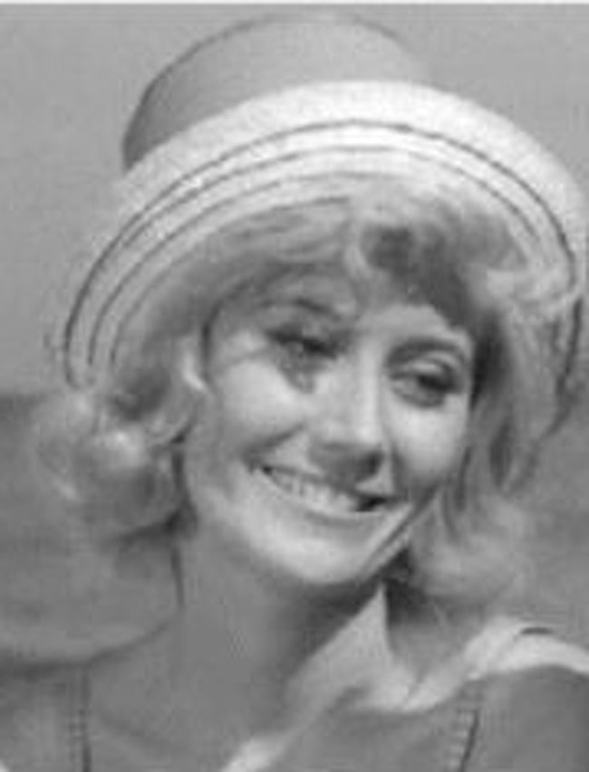 Nancy_McCarthy_as_Bunny_in_the_pilot_episode_of_-Gilligans_Island.jpg