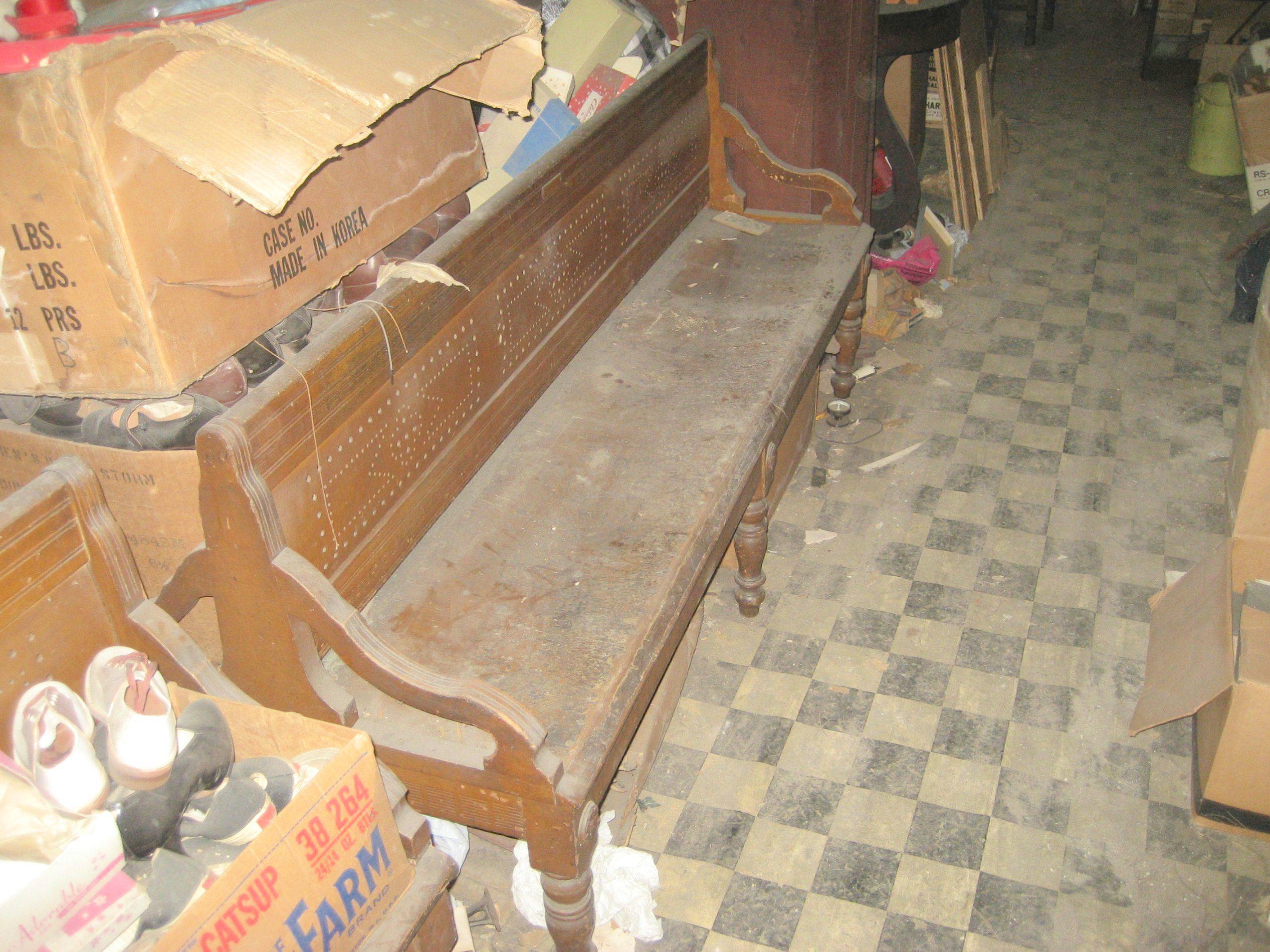 One-of-the-two-benches-in-the-store-for-customers-to-sit-on.-They039re-double-sided.-Imgur.jpg