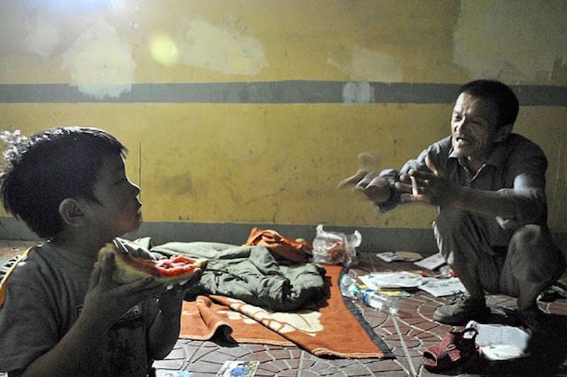 PAY-Xiong-Jianguo-a-homeless-man-who-raises-a-girl-he-found-in-a-bin.jpg