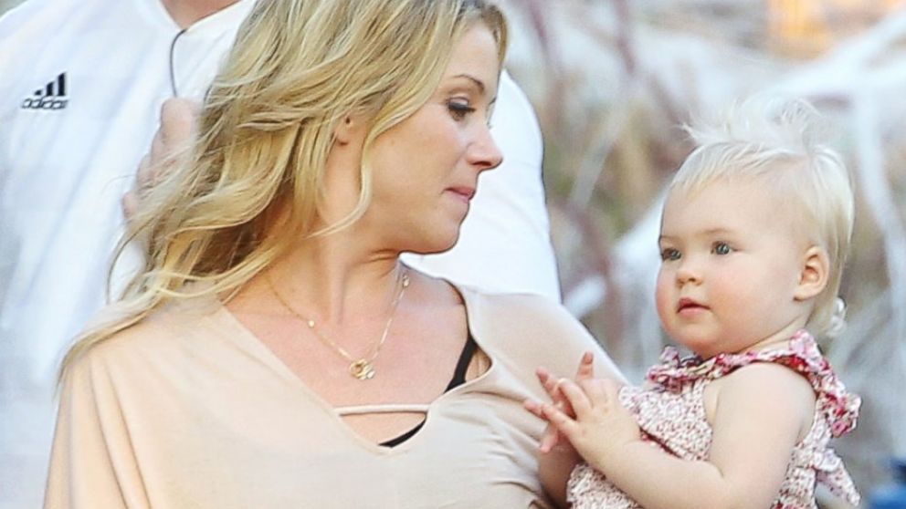 PCN_applegate_daughte_jtm_131217_16x9_992.jpg