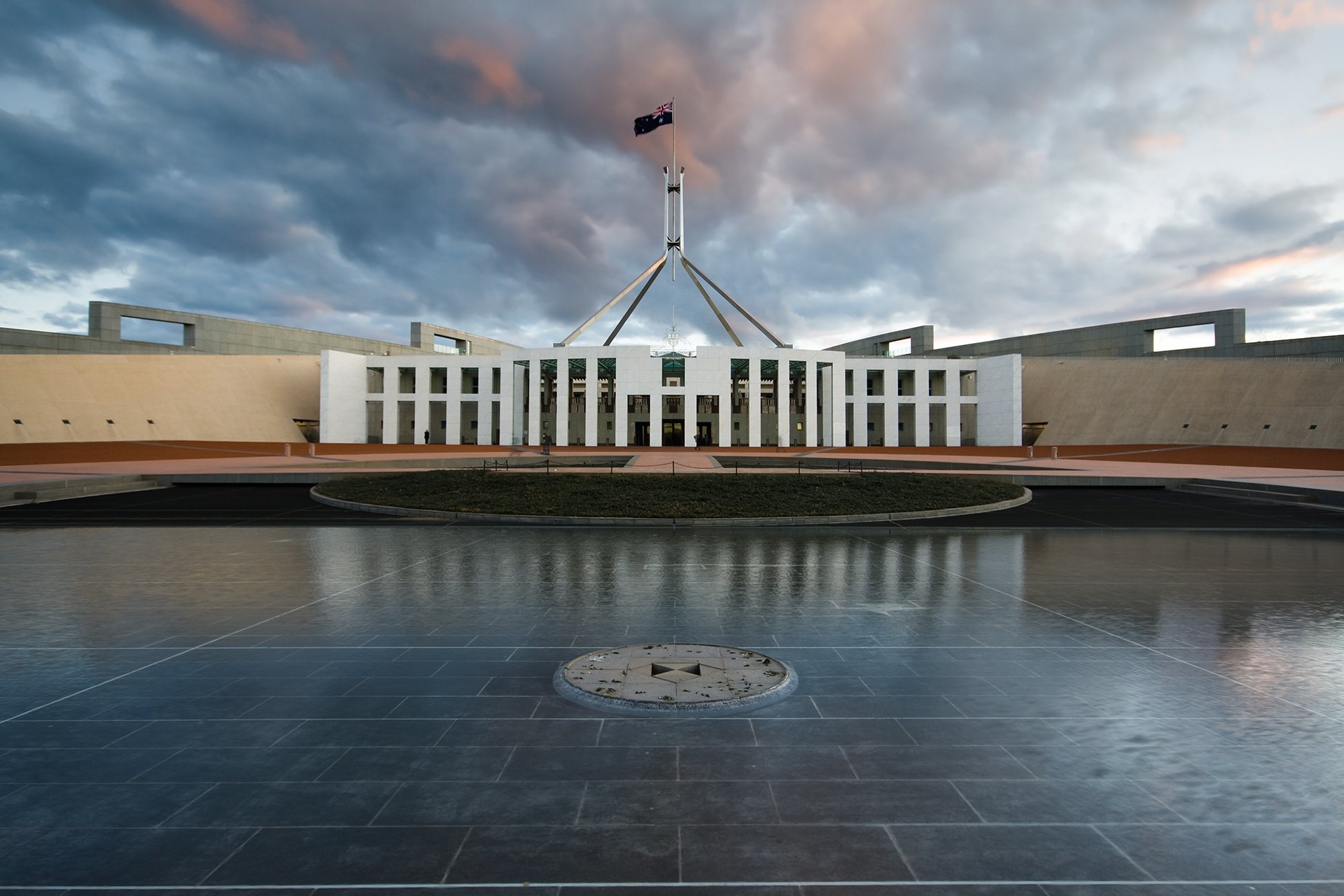 Parliament_House_Canberra_2.jpg Parliament_House_Canberra_2.jpg