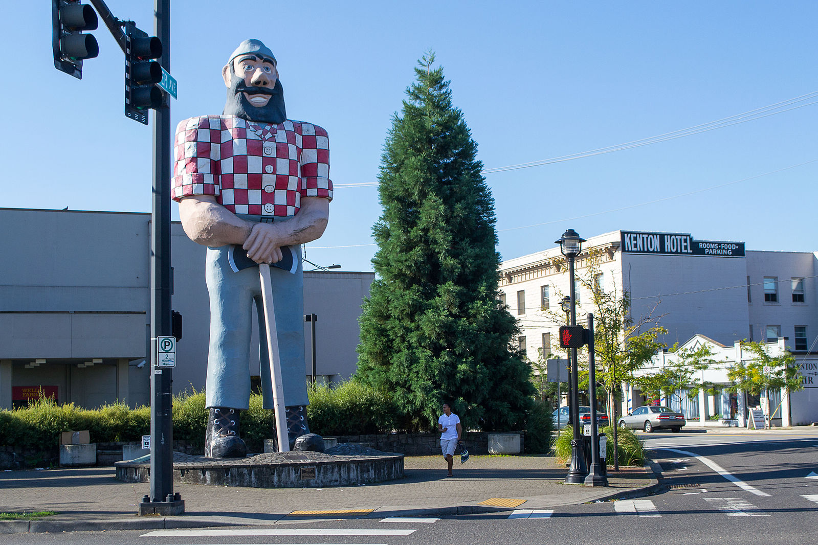 Paul_Bunyan_Statue-2.jpg