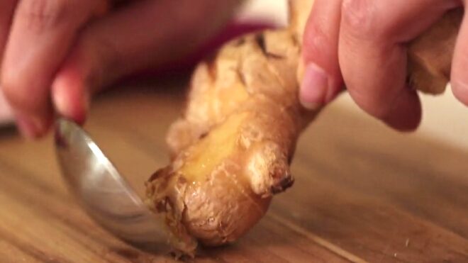 Peel Ginger With A Spoon Cooking Hack