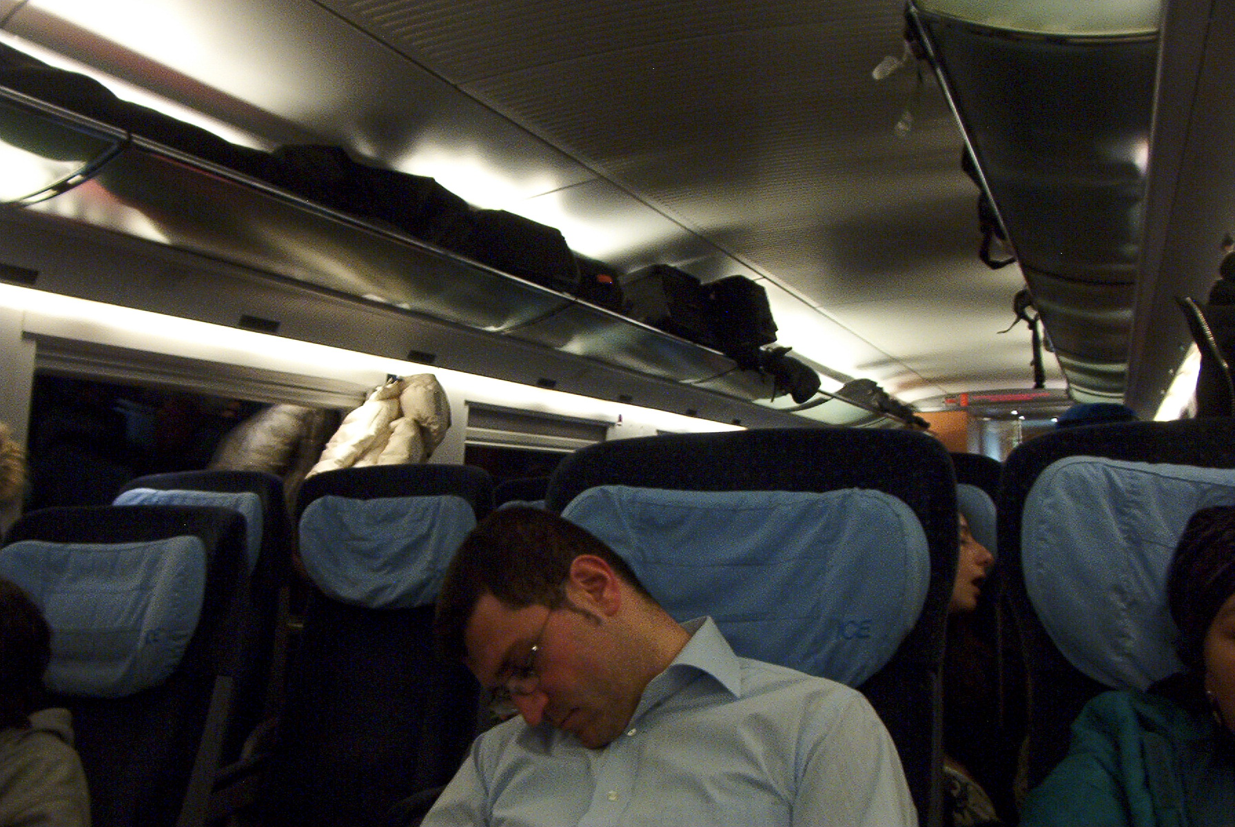People_sleeping_in_a_train.jpg