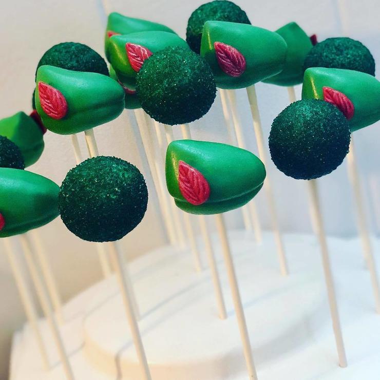 Peter-Pan-Cake-Pops.jpg