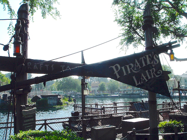 Pirates-Lair-Disneyland.jpg