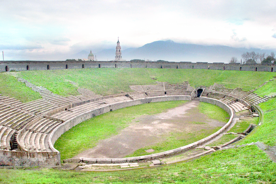 Pompeii_amphitheatre_interior_exposed_1000px.png