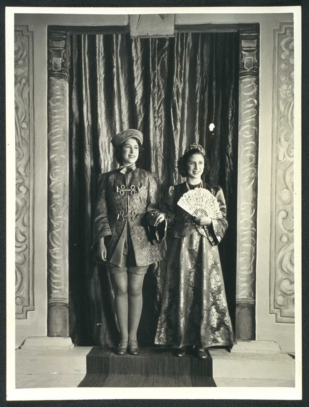 Princesses_Elizabeth_and_Margaret_starring_in_wartime_Aladdin_1943._7936243828.jpg