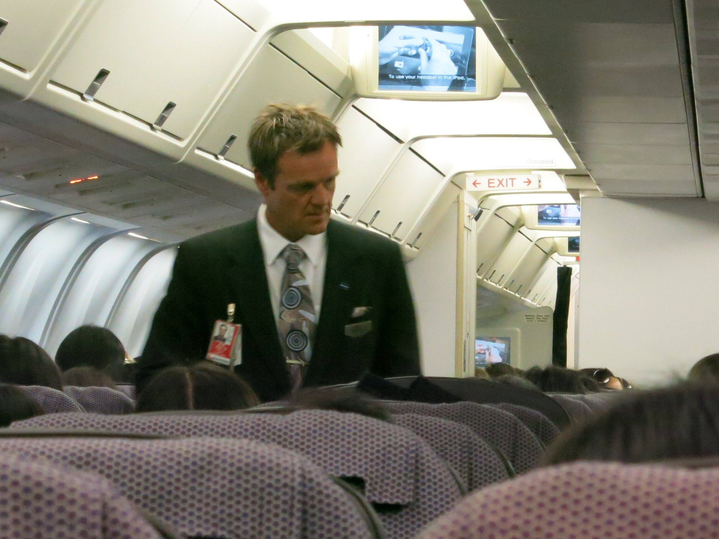 Qantas_flight_attendant.jpg