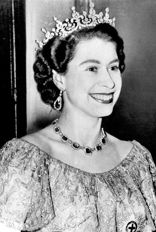 Queen_Elizabeth_II_-_1953-Dress.jpg