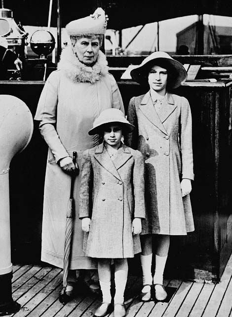 Queen_Mary_with_Princess_Elizabeth_and_Margaret.jpg