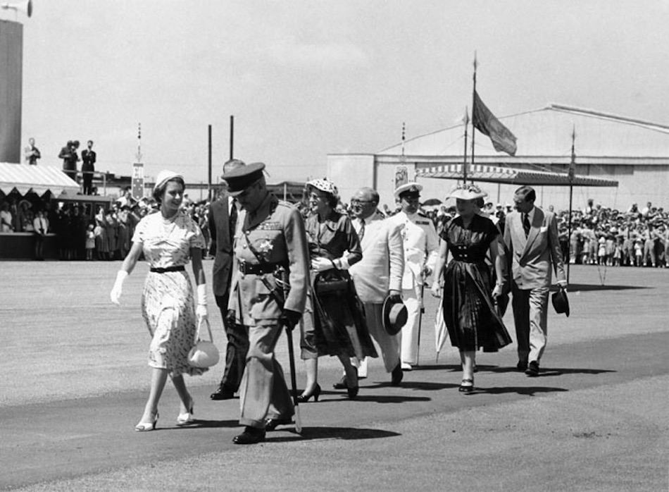 Queensland_State_Archives_2983_Her_Majesty_Queen_Elizabeth_II_departingQueensland_Brisbane_Airport_18_March_1954.jpg