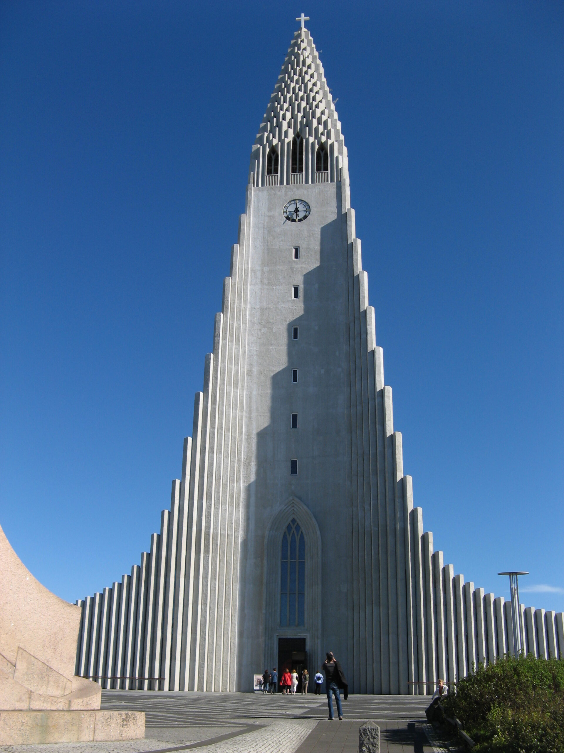 Reykjaviks-church.jpg