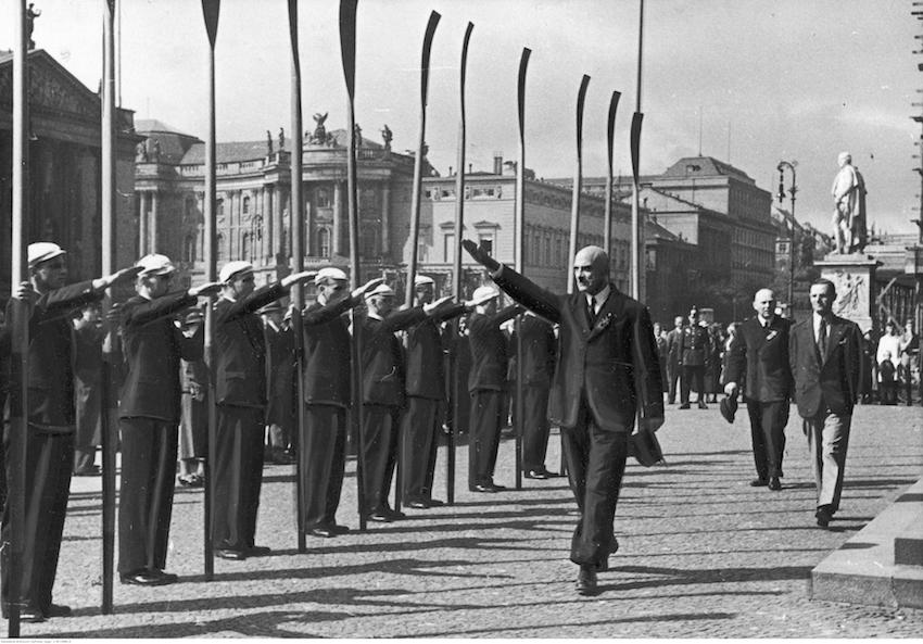 Rico_Fioroni_giving_a_Nazi_salute_in_Berlin.jpg