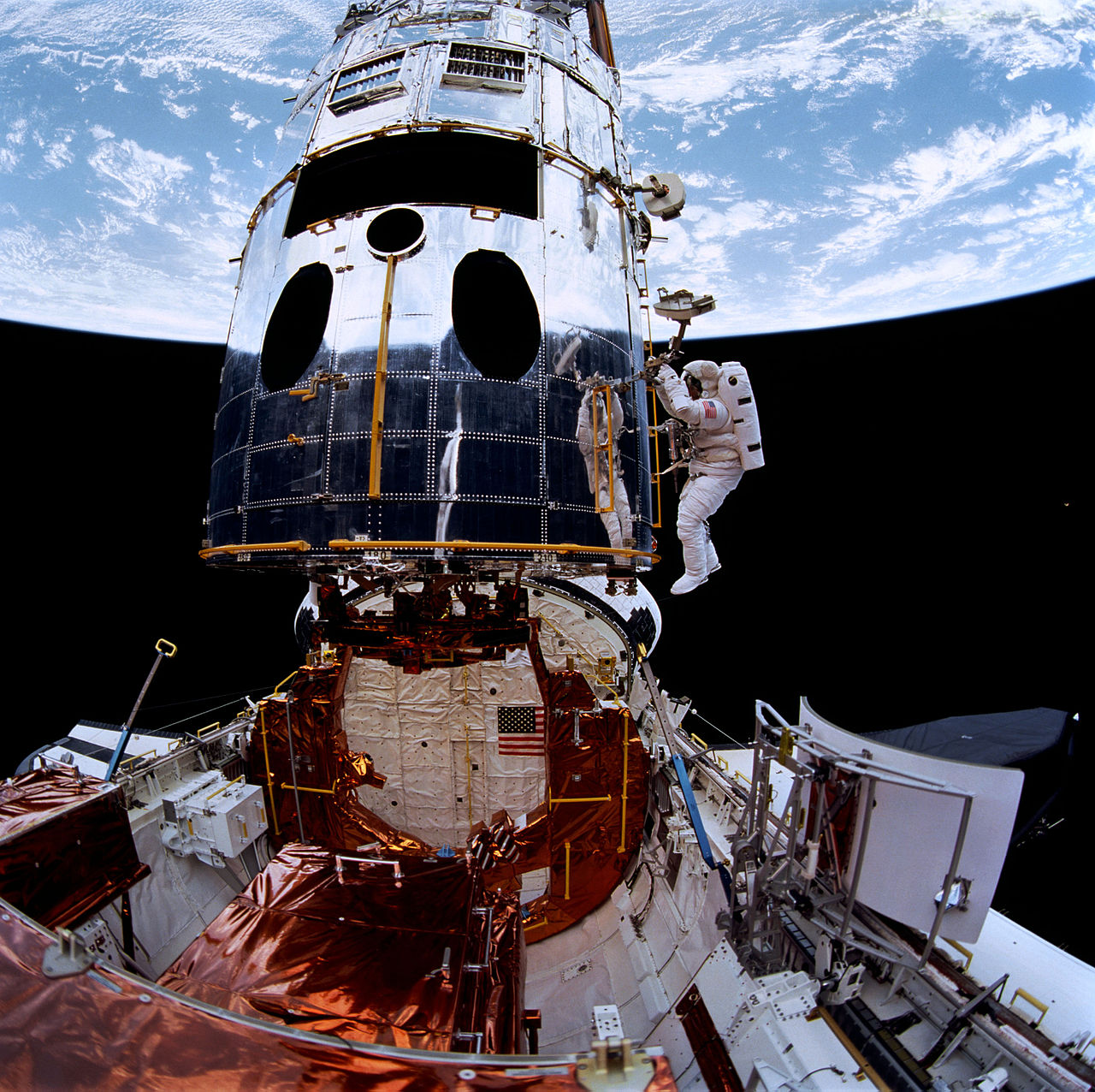STS061-105-004_EVA3.jpg