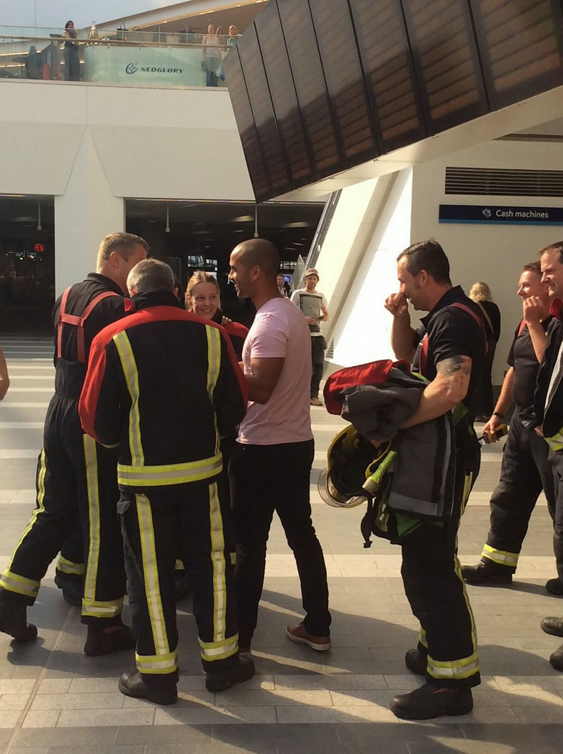 SWNS_FOOTBALL_PROPOSAL_03.jpg SWNS_FOOTBALL_PROPOSAL_03.jpg