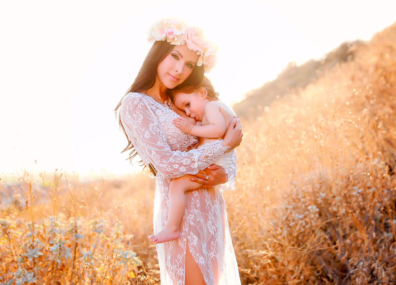 SWNS_HOTTEST_MUM_03.jpg
