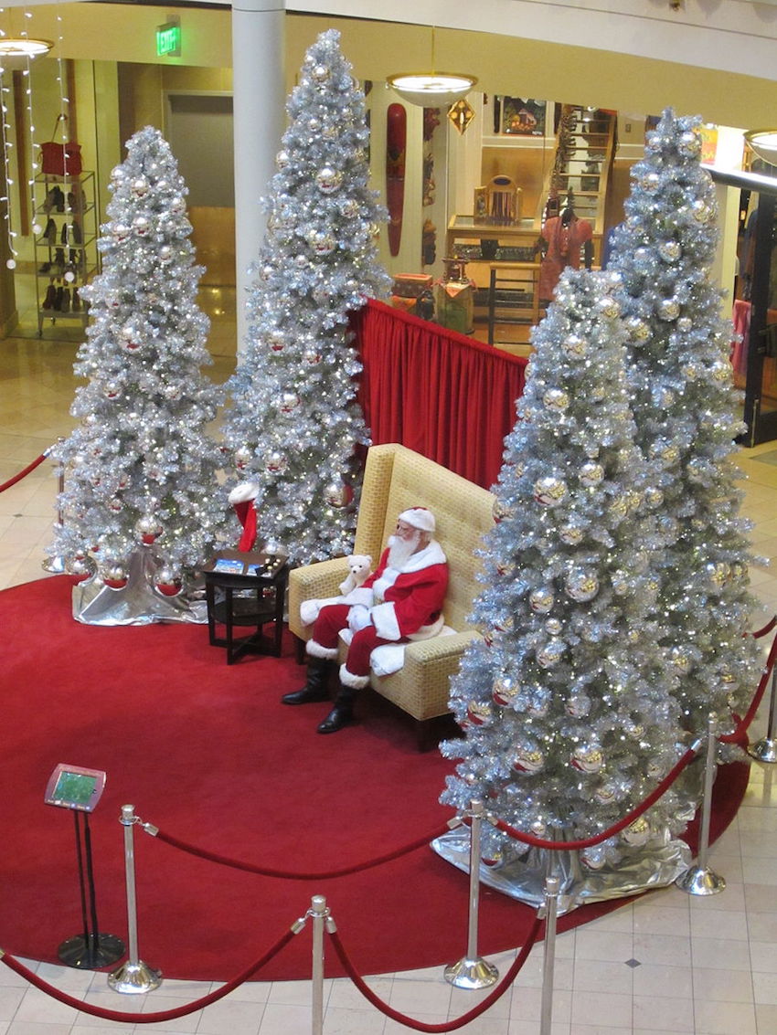 Santa_Claus_at_Pioneer_Place_Portland_2013.jpg