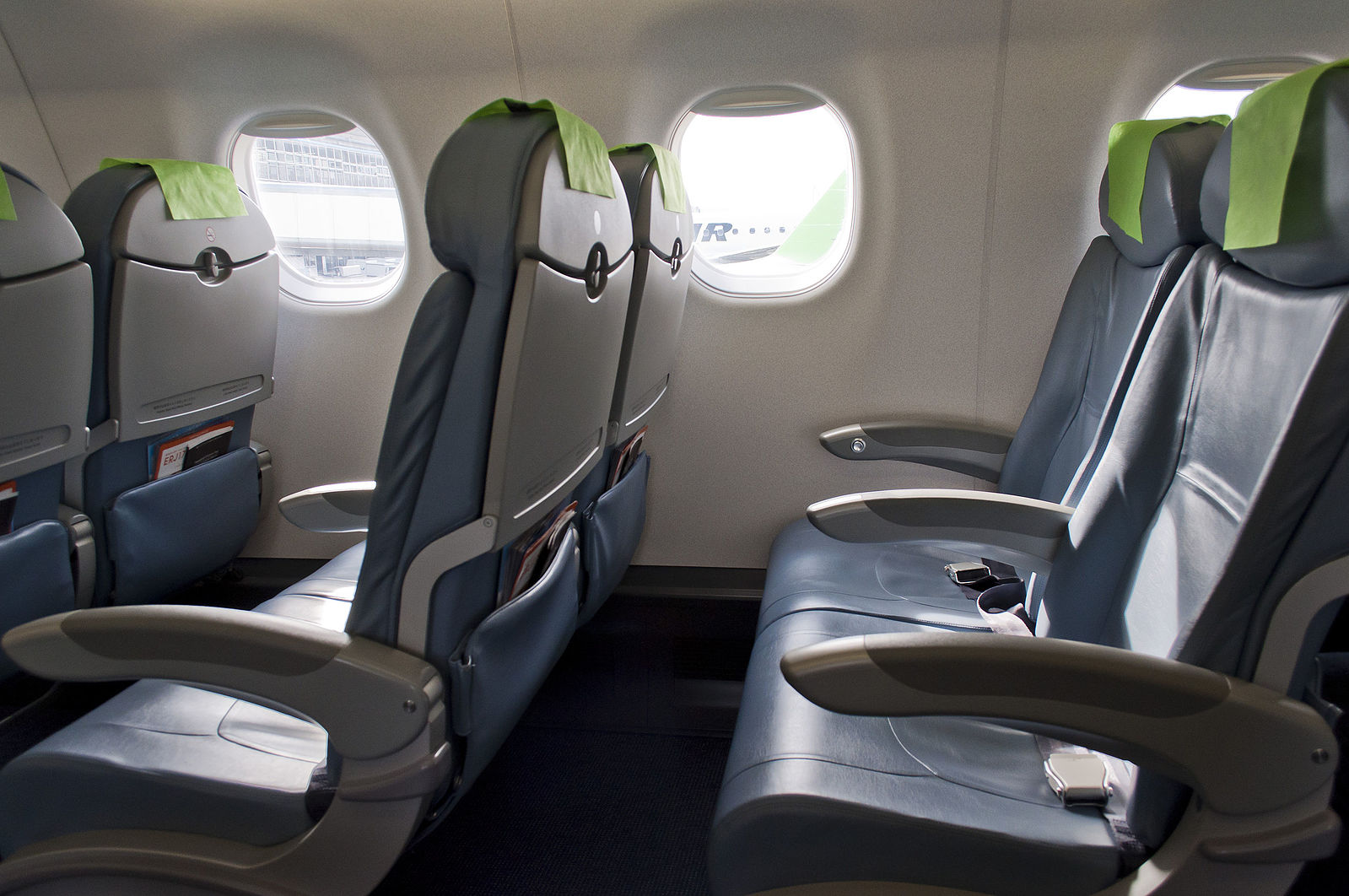 Seats_of_FDA_ERJ175_JA08FJ.jpg