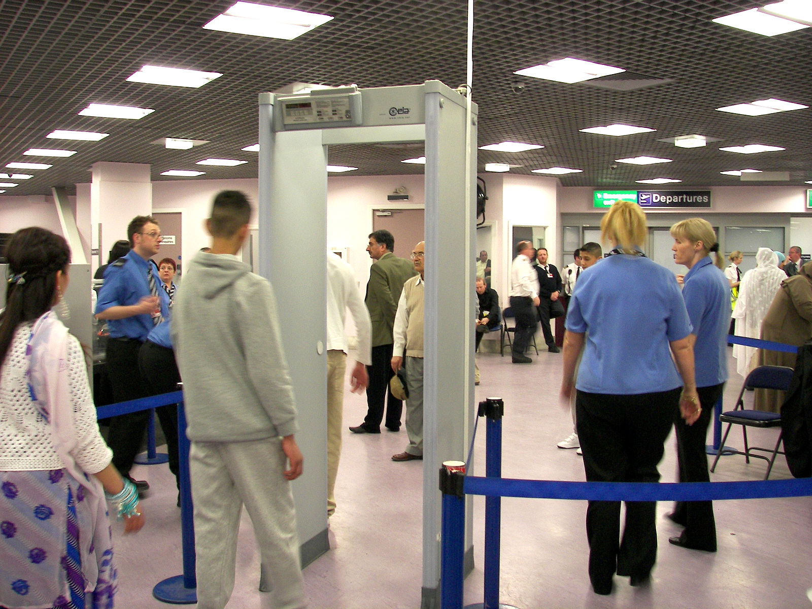 Security_in_Manchester_aeroport.jpg