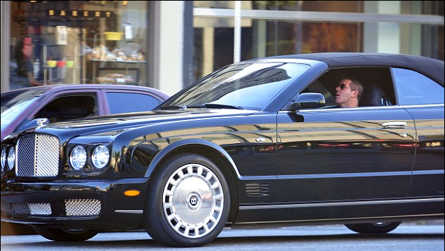 Simon-Cowell-Drives-a-Black-Bentley-Convertible-2.png