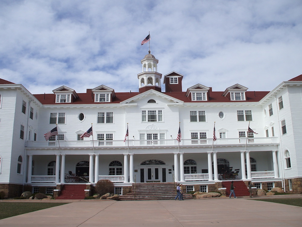 Stanley_Hotel_in_Estes_Park_Colorado.jpg