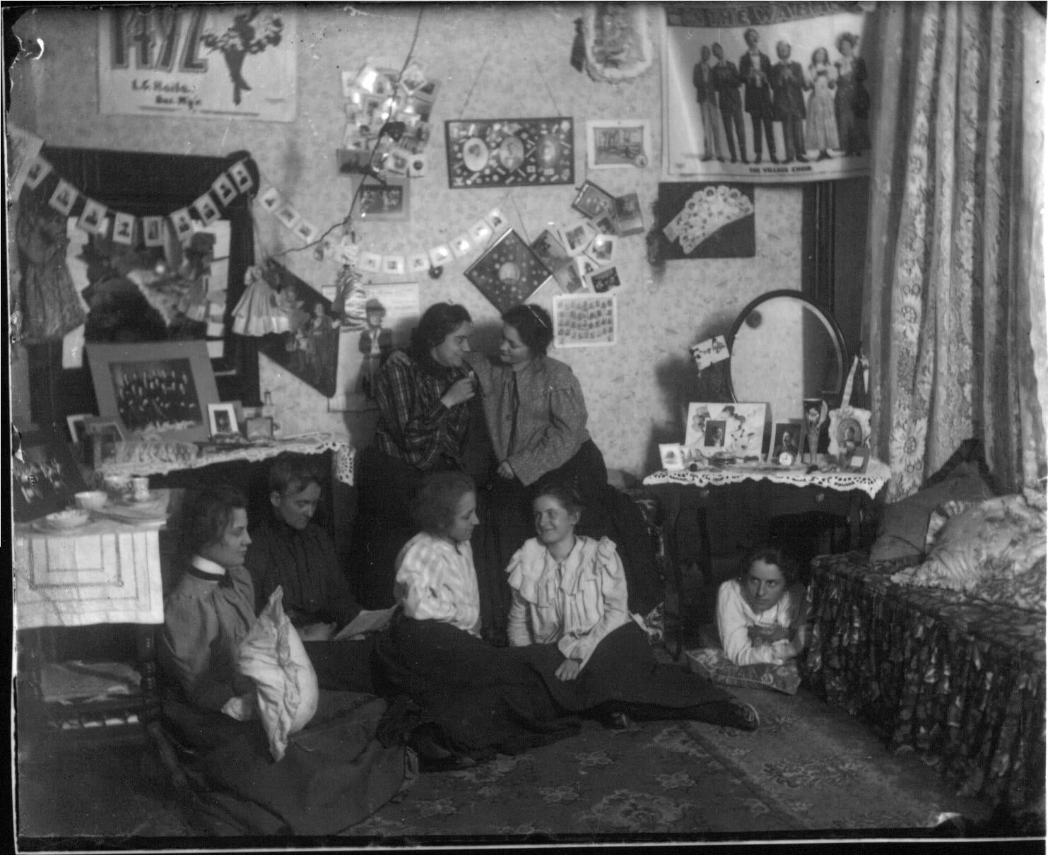 Students_in_Oxford_College_dormitory_room_ca._1900_3195513202.jpg