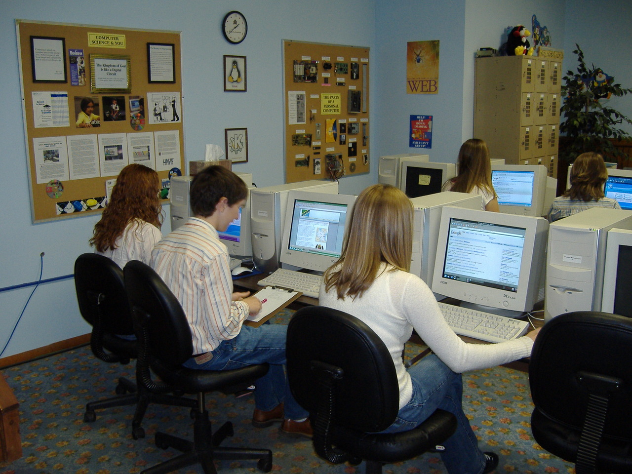 Students_working_on_class_assignment_in_computer_lab.jpg